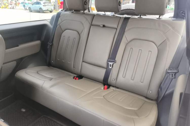 Used Land Rover Defender 2021 90 P400 Classic Reproduction Edition Left Rear Seat
