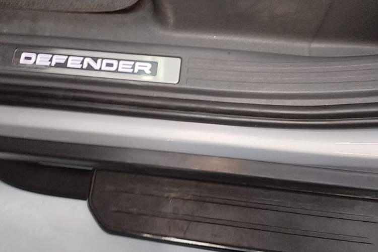 Used Land Rover Defender 2021 110 P400 X-DYNAMIC HSE Left Side Sill
