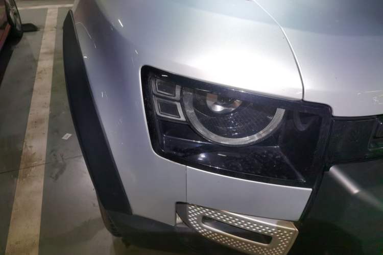 Used Land Rover Defender 2021 90 P400 Classic Reproduction Edition Right Front Headlight