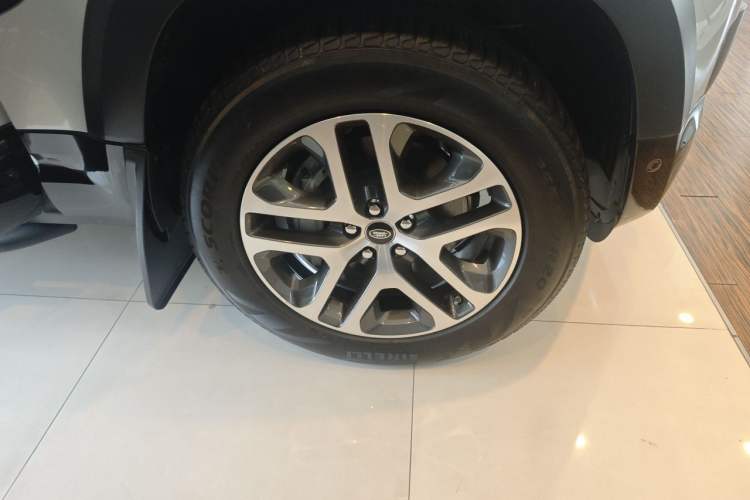 Used Land Rover Defender 2021 110 P400 X-DYNAMIC HSE Right Front Wheel Hub