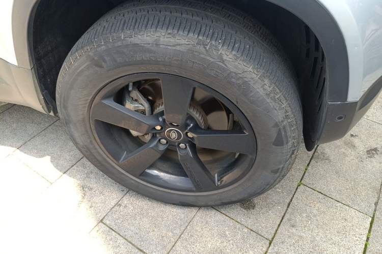 Used Land Rover Defender  Right Front Wheel Hub