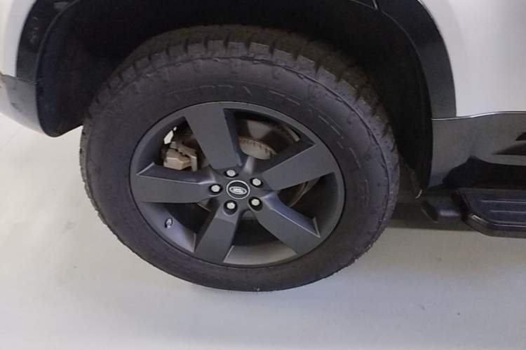 Used Land Rover Defender 2021 110 P400 X-DYNAMIC HSE Right Rear Wheel Hub