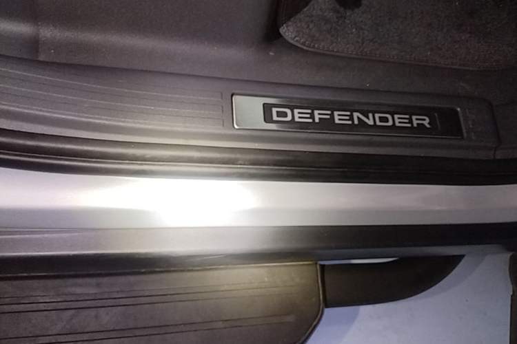 Used Land Rover Defender 2021 110 P400 X-DYNAMIC HSE Right Side Sill