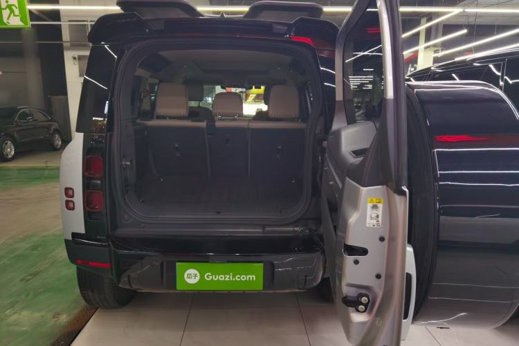 Used Land Rover Defender 2021 110 P400 SE Trunk