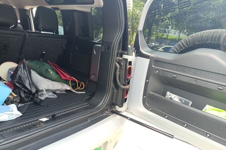 Used Land Rover Defender  Trunk