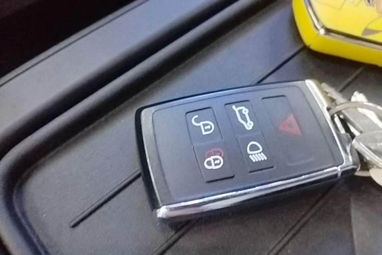 Used Land Rover Defender 2021 110 P400 X-DYNAMIC HSE Vehicle Key