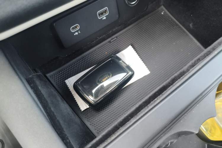Used Land Rover Defender 2021 90 P400 Classic Reproduction Edition Vehicle Key