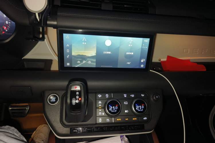 Used Land Rover Defender 2021 110 P400 X-DYNAMIC HSE Audio And AC Panel
