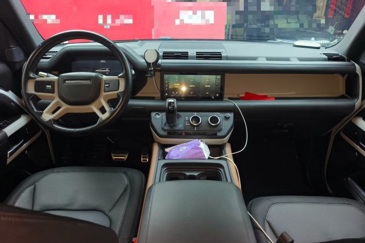 Used Land Rover Defender 2021 110 P400 X-DYNAMIC HSE Center Console