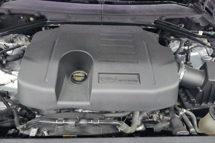 Used Land Rover Defender 2021 110 P400 X-DYNAMIC HSE Engine Bay