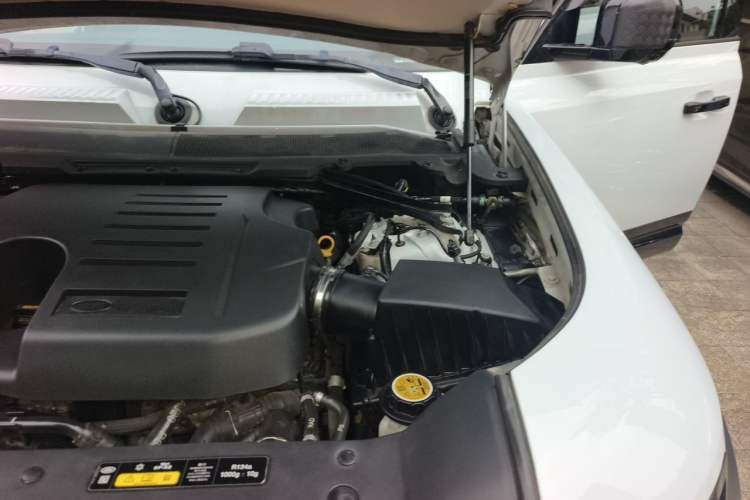 Used Land Rover Defender 2021 110 P400 X-DYNAMIC HSE Engine Bay Left