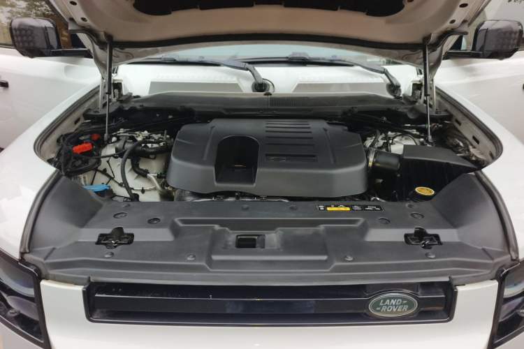 Used Land Rover Defender 2021 110 P400 X-DYNAMIC HSE Engine Bay