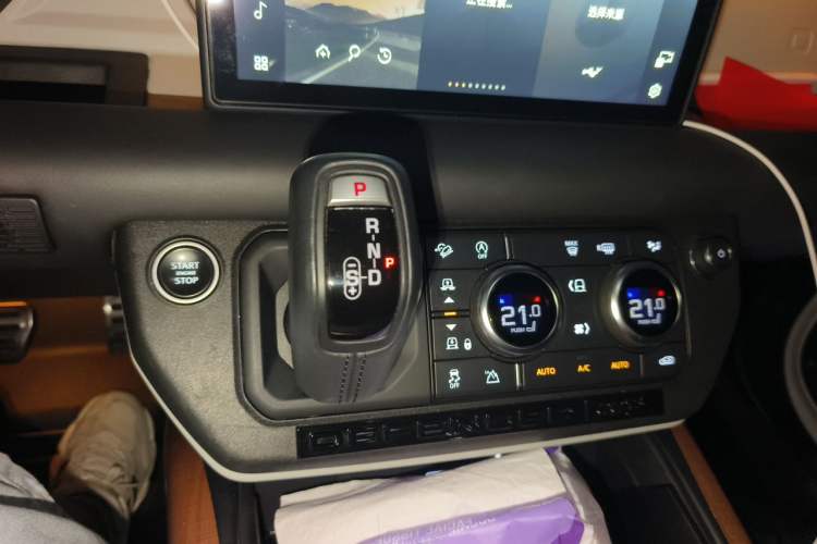 Used Land Rover Defender 2021 110 P400 X-DYNAMIC HSE Gear Lever