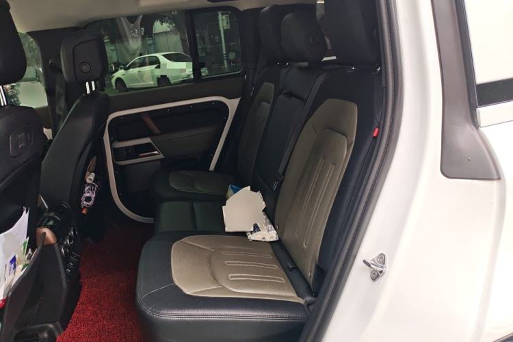 Used Land Rover Defender 2021 110 P400 X-DYNAMIC HSE Left Rear Seat