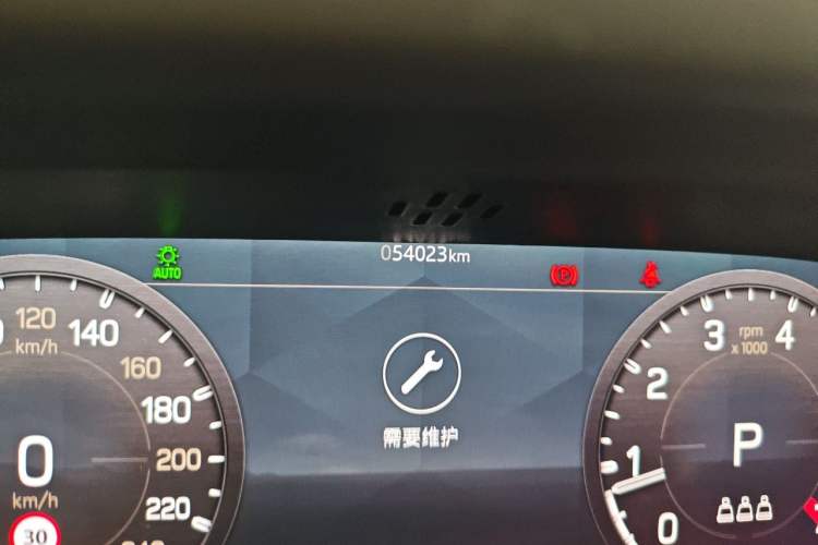 Used Land Rover Defender 2021 110 P400 X-DYNAMIC HSE Odometer Close Up