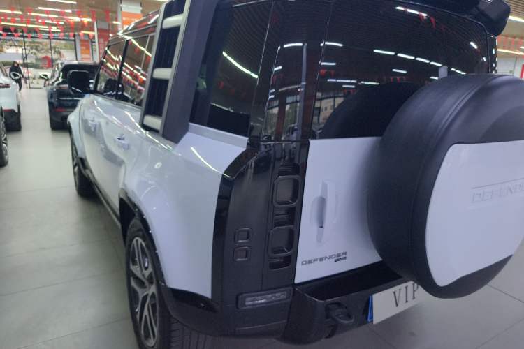 Used Land Rover Defender 2021 110 P400 X-DYNAMIC HSE Rear Left 45 Deg