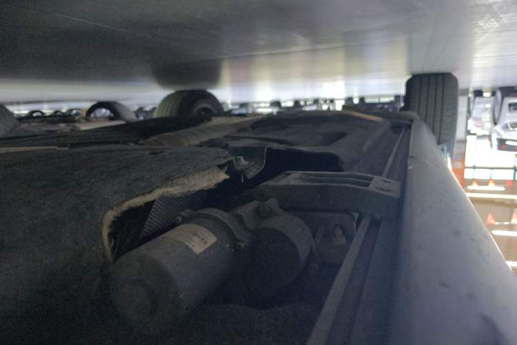Used Land Rover Defender 2021 110 P400 X-DYNAMIC HSE Right Side Sill