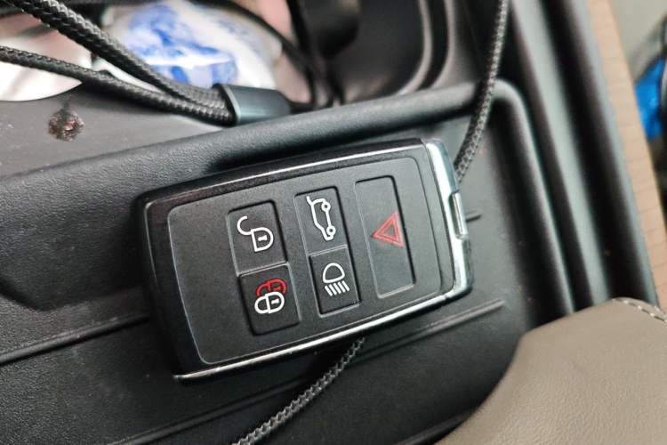 Used Land Rover Defender 2021 110 P400 X-DYNAMIC HSE Vehicle Key