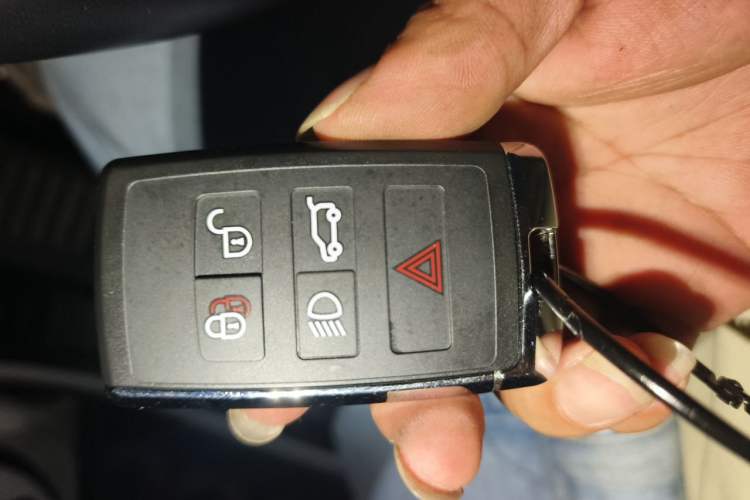 Used Land Rover Defender 2021 110 P400 X-DYNAMIC HSE Vehicle Key