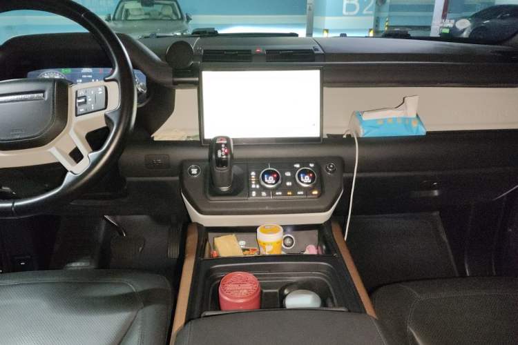 Used Land Rover Defender 2022 110 P400 X-DYNAMIC HSE Audio And AC Panel