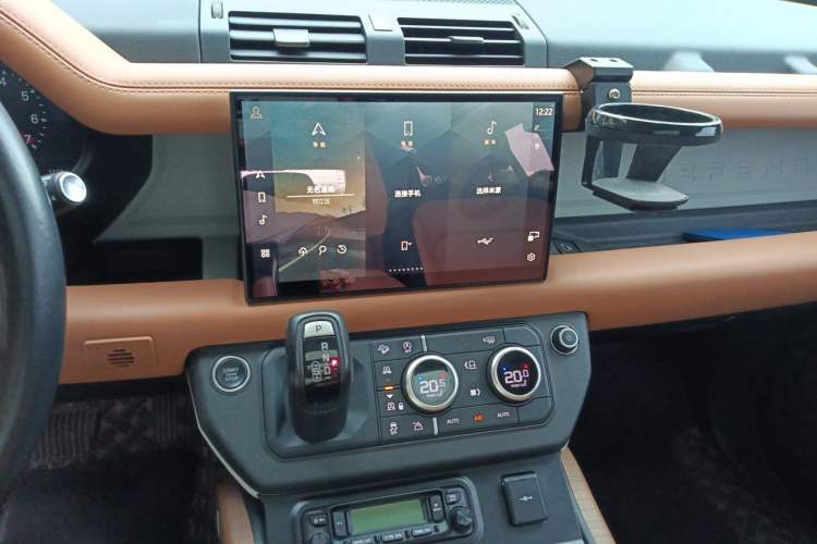 Used Land Rover Defender 2022 110 P400 X-DYNAMIC HSE Audio And AC Panel