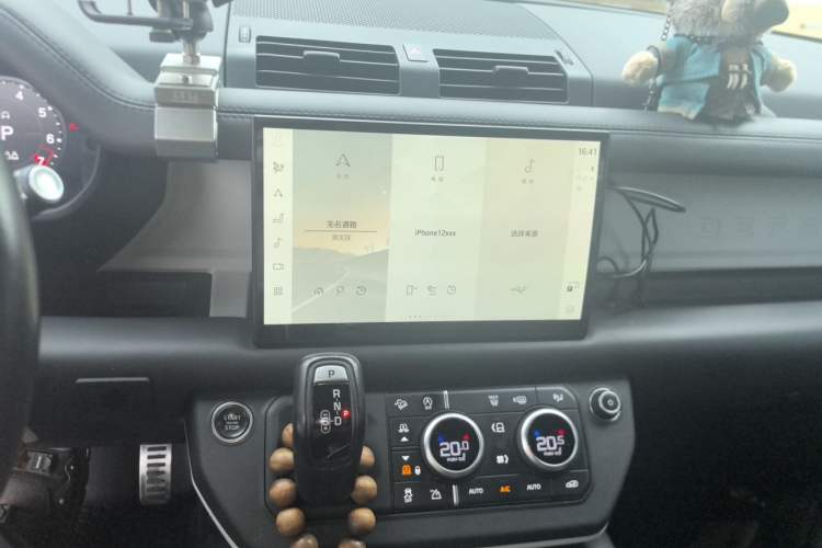 Used Land Rover Defender  Audio And AC Panel