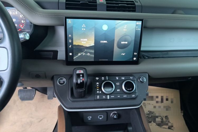 Used Land Rover Defender 2022 110 P400 X-DYNAMIC HSE Audio And AC Panel