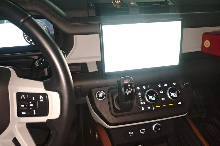 Used Land Rover Defender 2022 110 P400 Dark Edition Audio And AC Panel