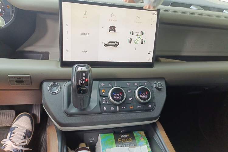 Used Land Rover Defender 2022 110 P400 X-DYNAMIC HSE Audio And AC Panel