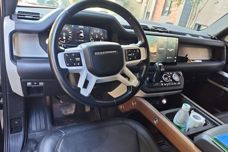 Used Land Rover Defender 2022 110 P400 Dark Edition Center Console