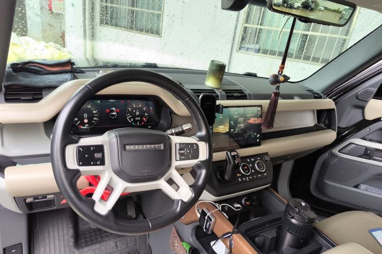 Used Land Rover Defender 2022 90 2.0T P300 Tiger-Power Ambition Edition Center Console