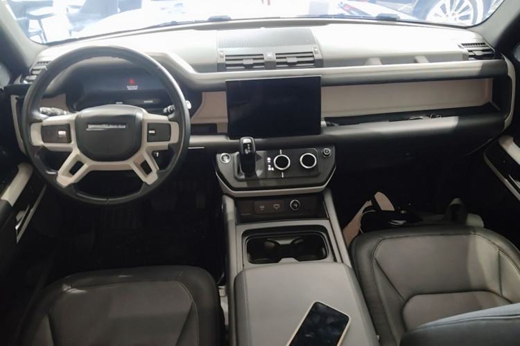 Used Land Rover Defender 2022 110 P400 X-DYNAMIC HSE Center Console