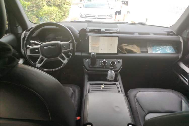 Used Land Rover Defender 2022 110 P400 X-DYNAMIC HSE Center Console