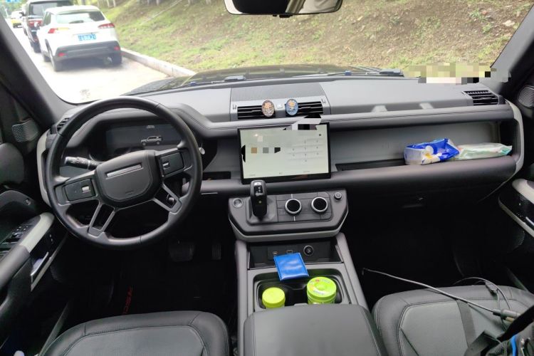 Used Land Rover Defender 2022 110 P400 X-DYNAMIC HSE Center Console