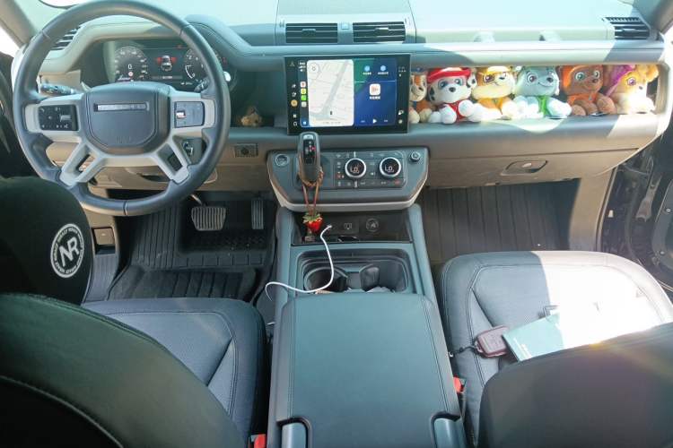 Used Land Rover Defender  Center Console