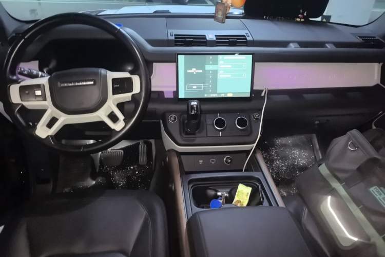 Used Land Rover Defender 2022 110 P400 X-DYNAMIC HSE Center Console