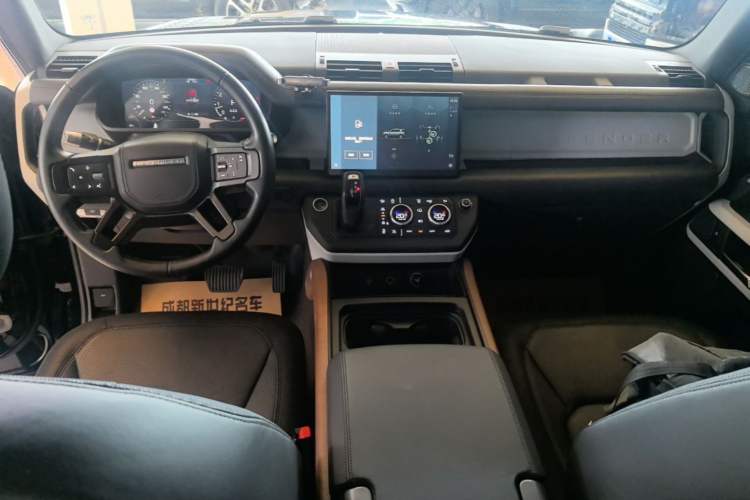 Used Land Rover Defender 2022 110 P400 X-DYNAMIC HSE Center Console