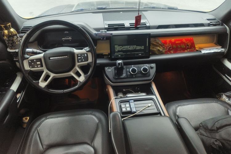 Used Land Rover Defender 2022 110 P400 X-DYNAMIC HSE Center Console