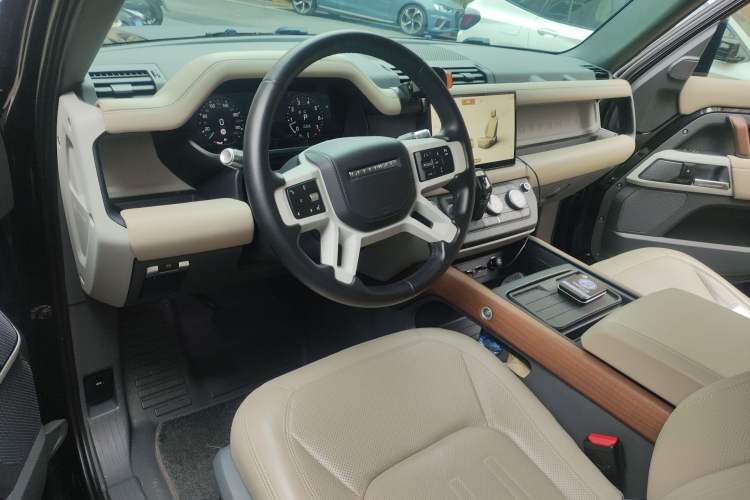 Used Land Rover Defender 2022 90 2.0T P300 Tiger-Power Ambition Edition Center Console