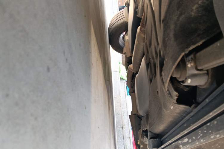 Used Land Rover Defender  Chassis Front Left