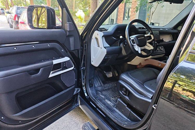 Used Land Rover Defender 2022 110 P400 Dark Edition Driver Seat