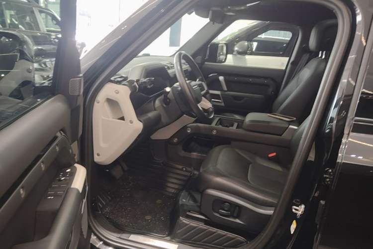 Used Land Rover Defender 2022 110 P400 X-DYNAMIC HSE Driver Seat