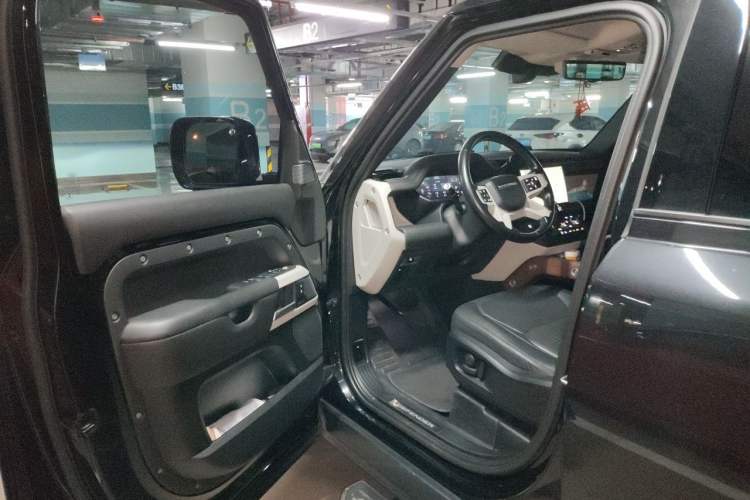 Used Land Rover Defender 2022 110 P400 X-DYNAMIC HSE Driver Seat