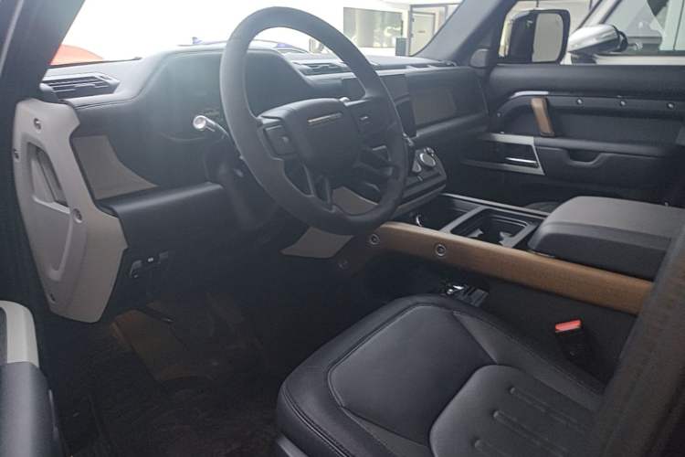 Used Land Rover Defender 2022 110 P400 X-DYNAMIC HSE Driver Seat