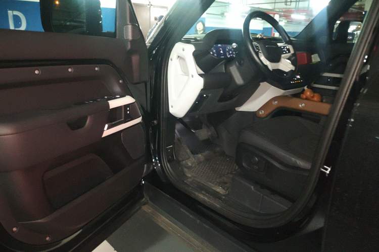 Used Land Rover Defender 2022 110 P400 Dark Edition Driver Seat