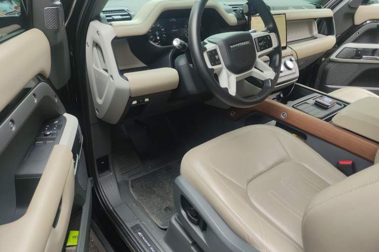 Used Land Rover Defender 2022 90 2.0T P300 Tiger-Power Ambition Edition Driver Seat
