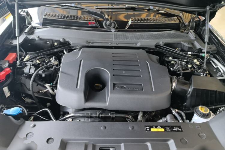 Used Land Rover Defender 2022 110 P400 X-DYNAMIC HSE Engine Bay