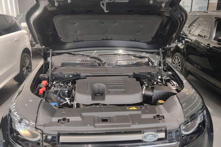 Used Land Rover Defender 2022 110 P400 X-DYNAMIC HSE Engine Bay