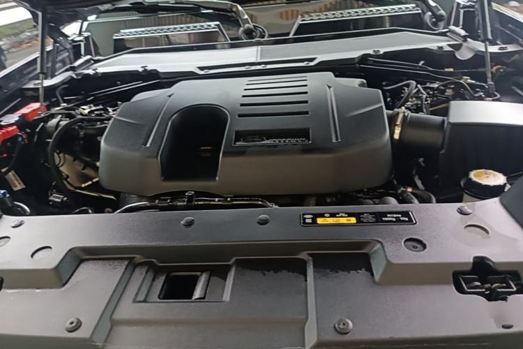 Used Land Rover Defender 2022 110 P400 X-DYNAMIC HSE Engine Bay