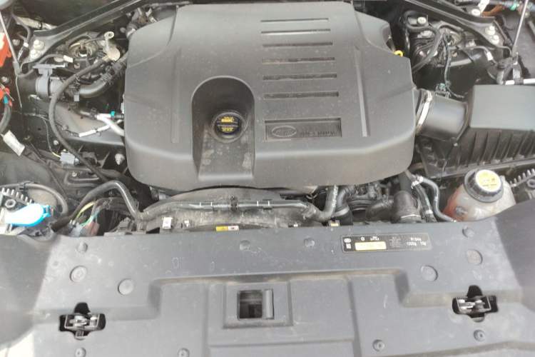 Used Land Rover Defender 2022 110 P400 X-DYNAMIC HSE Engine Bay